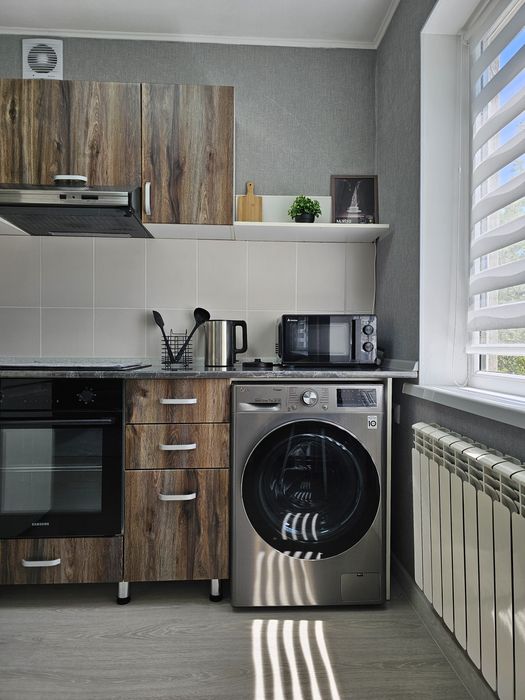 Люкс 1-ком., возле ДК посуточно