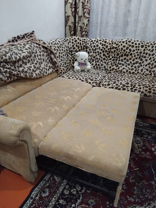 Продам диван  срочно