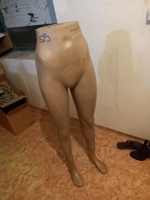 Продам  б.у  маникеный