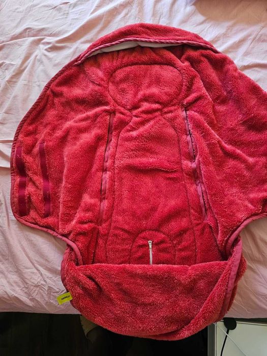 AeroMoov Air Wrapper одеало за столче за кола или количка - червено