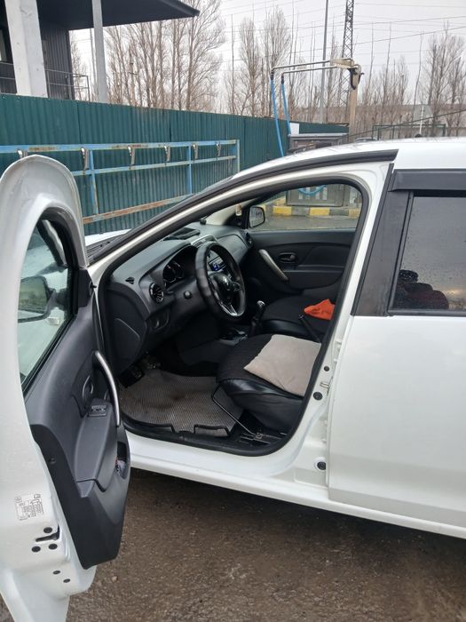 Автомобиль Рено логан