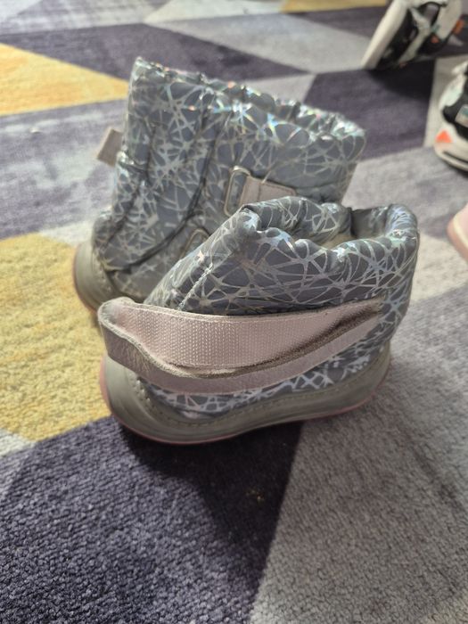 Отдам бесплатно обувь б/у