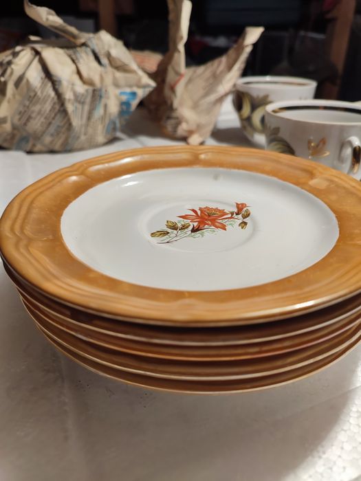 Продам фарфоровыйсервиз.