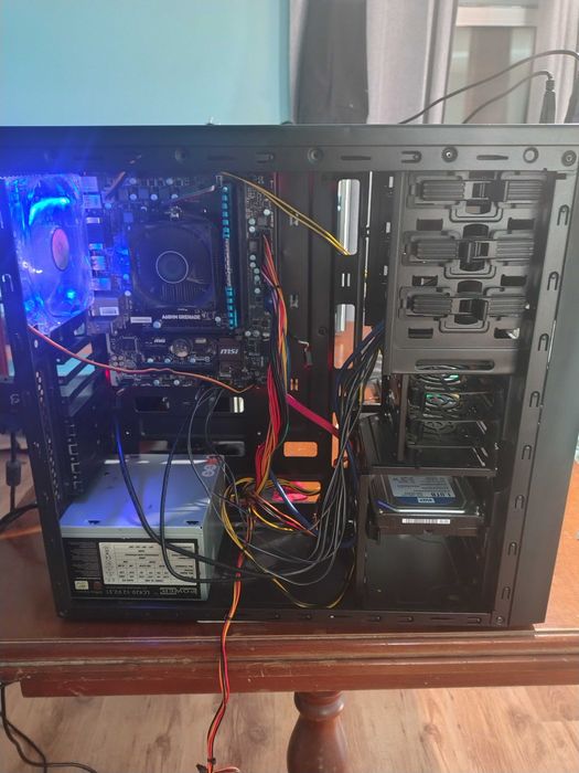 Vând pc AMD ram.