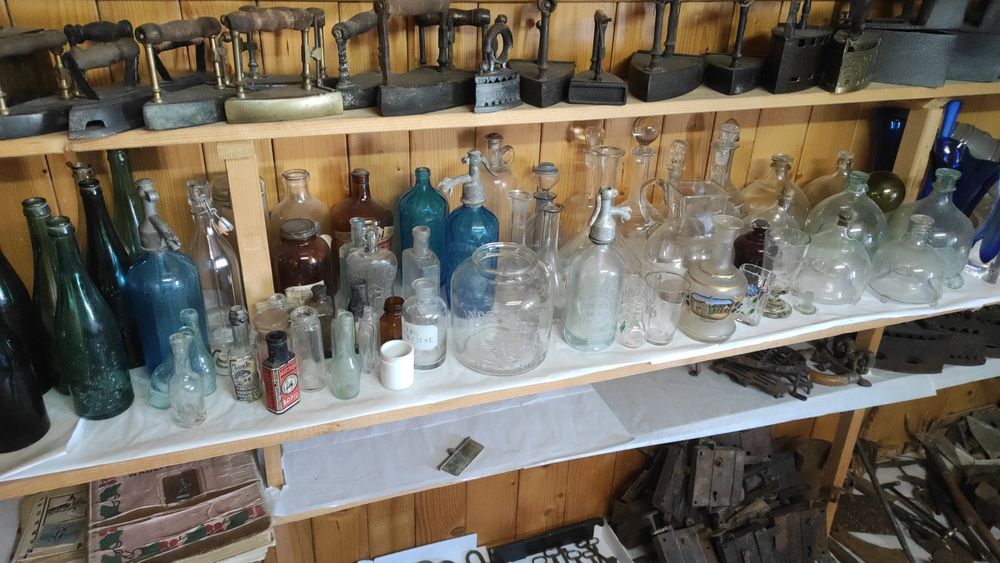 Fiere de calcat vechi.