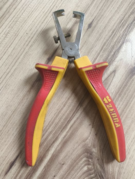 Клещи за електро техници за работа до 1000V