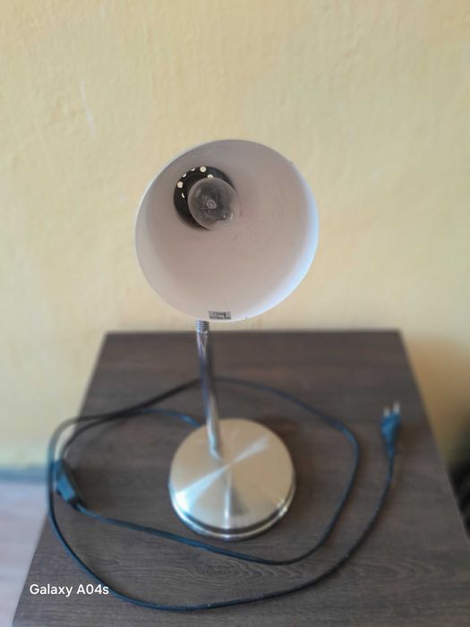 Продается настольная лампа