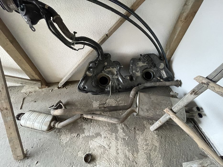 Продавам останали части от мерцедес ц200 компресор М111 мотор