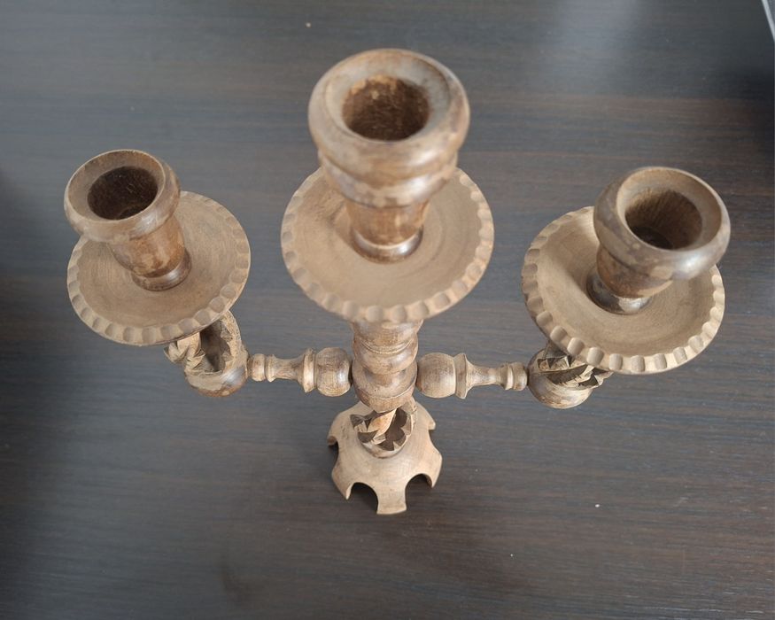 Дървена резбован свещник