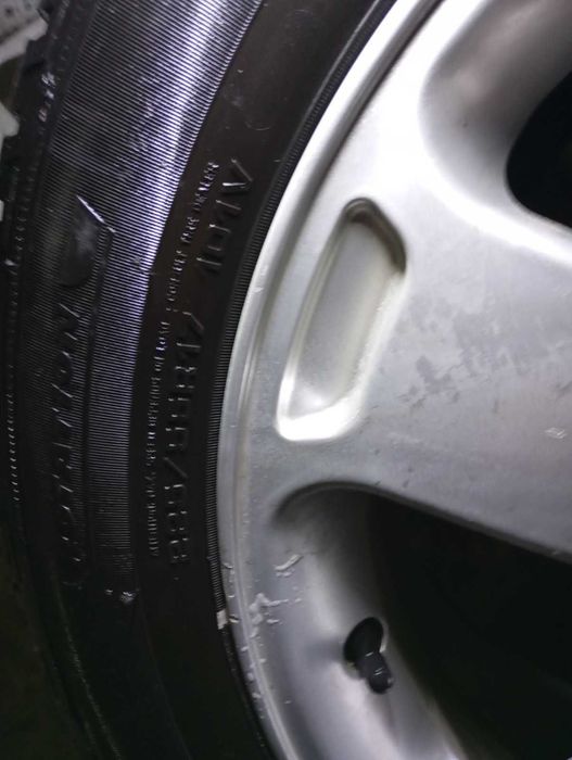 Гуми и джанти 225/55/17 зимни.