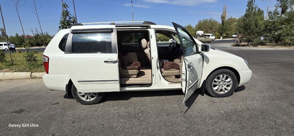 Kia Carnival 2006 yil ideal sostayaniya 8500$. Srochno.240000km