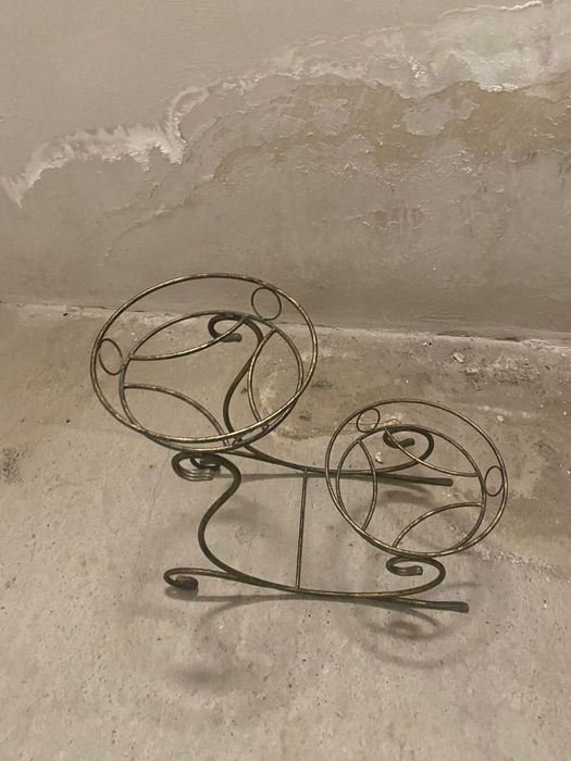 Продам 2 подставки под комнатные цветы