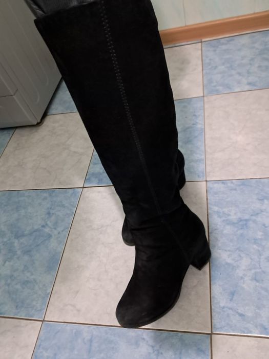 Продам женские сапоги