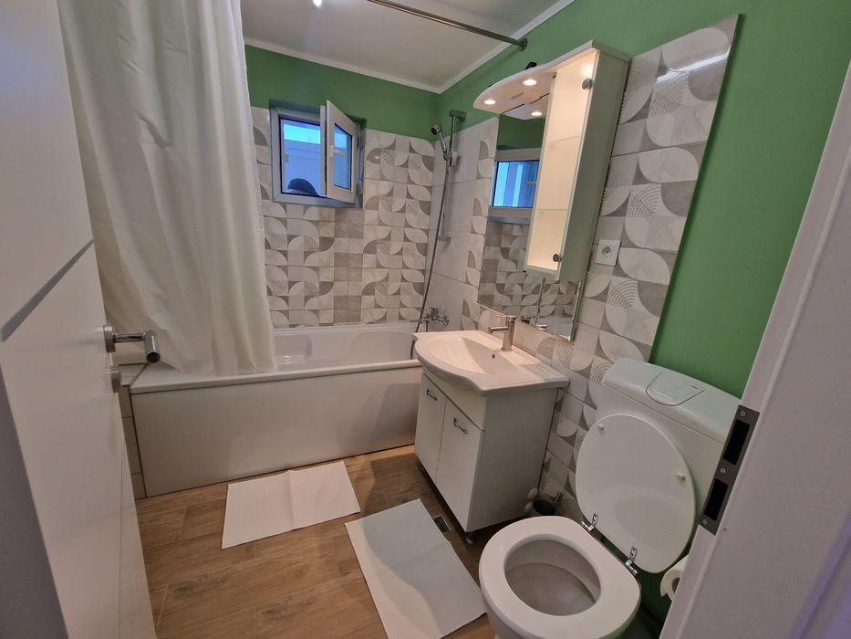 Inchiriez apartament 3 camere