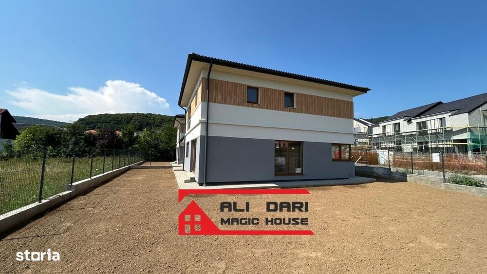 Nou De Vanzare Casa/ Duplex P+ E cu garaj în Chinteni