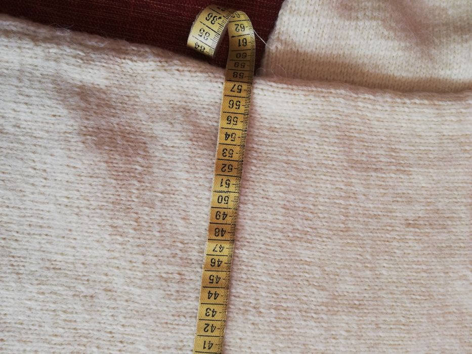 Ръчно плетен дамски пуловер