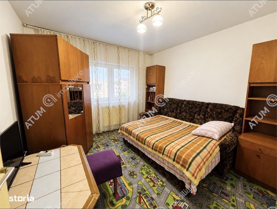 Apartament cu 2 camere decomandate si pivnita zona Semaforului