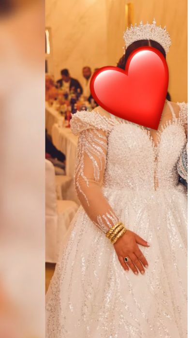 Vand rochie mireasa  cu coronita