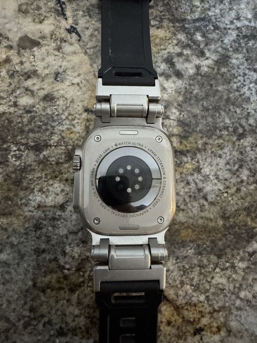 Apple watch ultra 2 49mm titanium