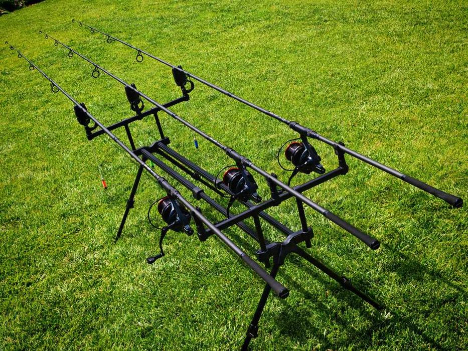 Шарански Комплект с 3бр. OSAKO AMG CARP TX5 3.60m/3.90m 3lbs + 3бр. Макари OSAKO KF9000L/KF10000L+Сигнализатори с Обтегачи OSAKO+Шаранджийска стойка