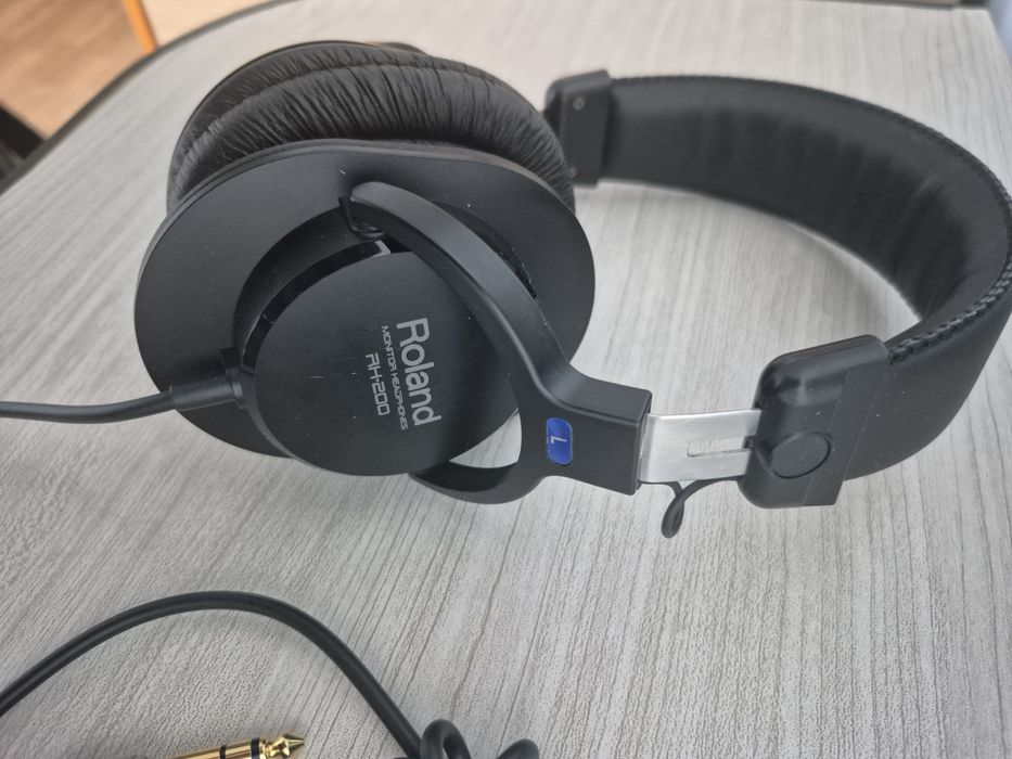 Студийные наушники Roland rh-200