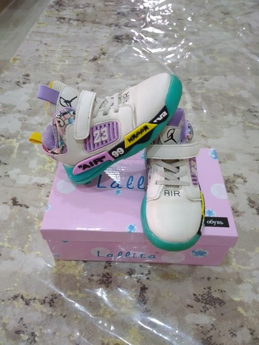 Детские кроссовки кожаные