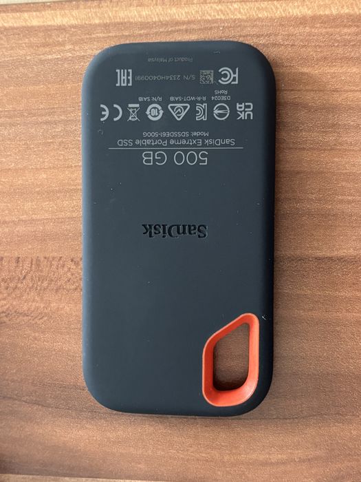 SSD. SanDisk  extern.