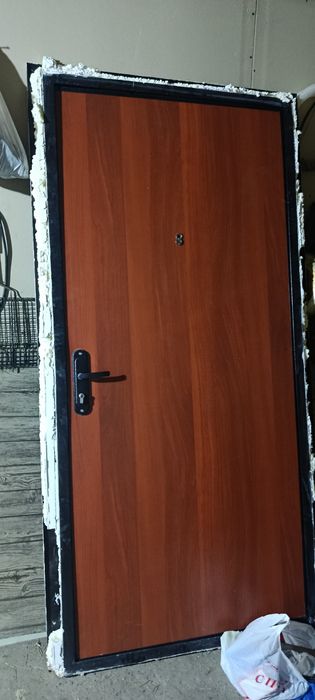 Дверь входная продам