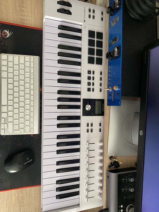 Vând Arturia KeyLab Essential 49 MK3 White