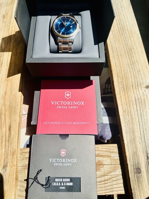 Victorinox  часовник