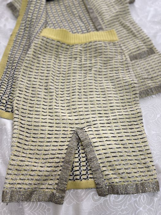 Продаю двойку вязанная со стразами