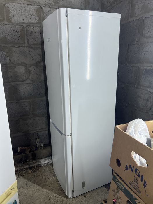 Продам холодильник Аристон в отличном состоянии