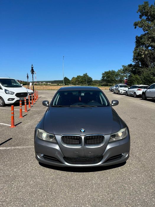 De vanzare BMW E90 163cp an 2011