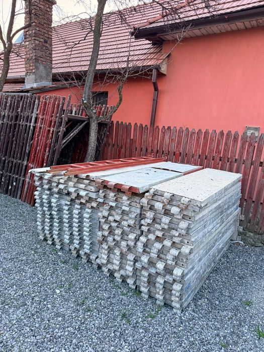 Închiriez schela metalică