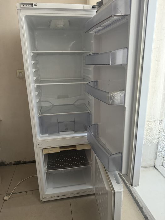 Продам холодильник, можно на запчасти