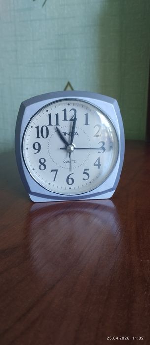 Часы электронные - работают от батареи.