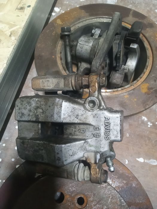 Тормозные диски Супорт. Колотки  . От камри40