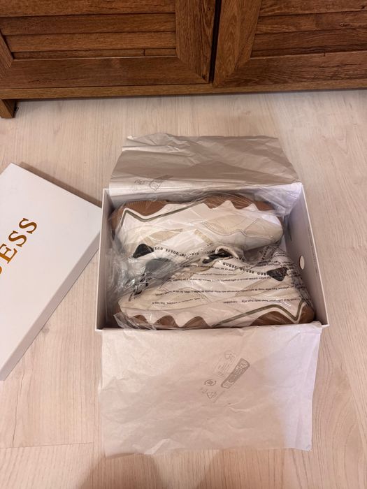Оригинални дамски обувки Guess 38 Нови