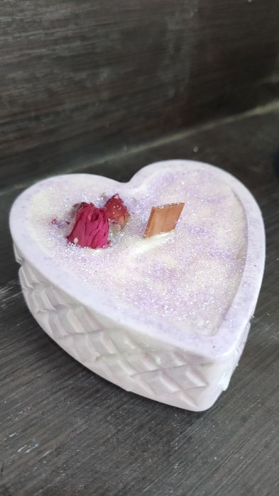 Свеча с ароматом розы в виде сердца