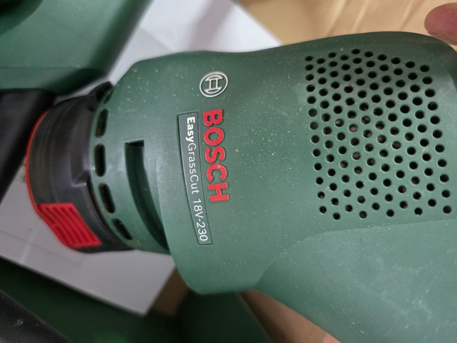 Bosch EasyGrassCut 18V-230 Trimmer de gazon compatibil cu acumulator