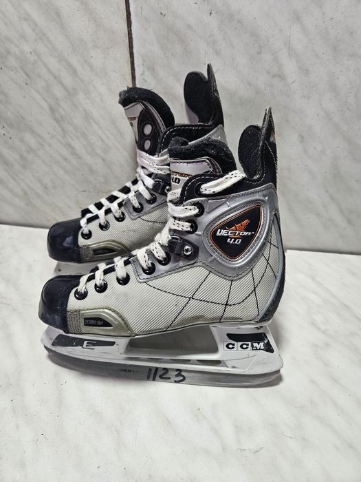 Patine 1123 hochei hockey CCM marime  32,5 ( 20,9  cm)