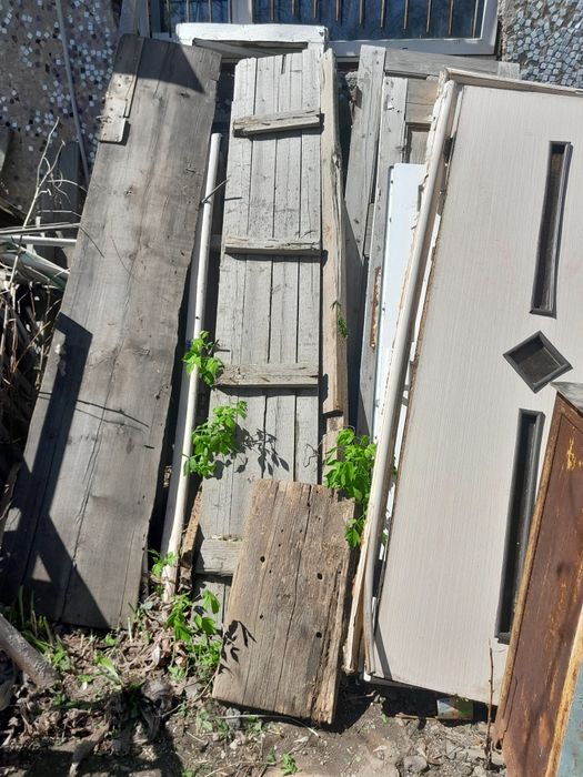 Отдам даром, дрова, доски на баню.