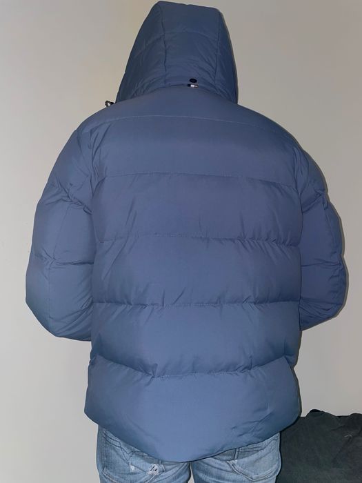 Vând geacă iarnă HUGO BOSS (originală ) M 48