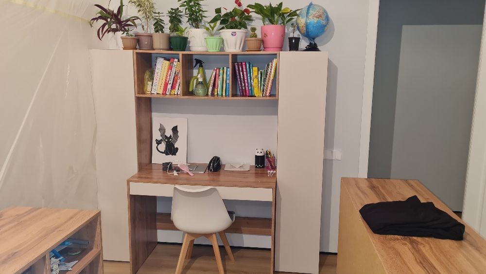 Уголок школьника стол писменный