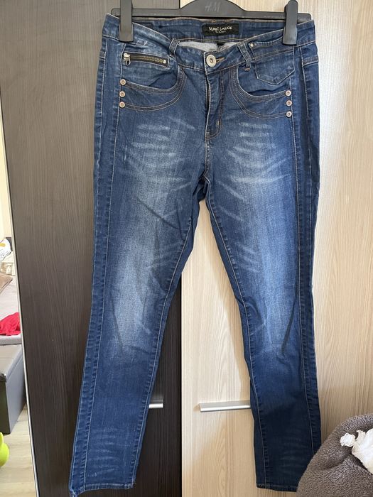 Лот туника и 2 бр дънки L/XL дънките са еазмвр 42