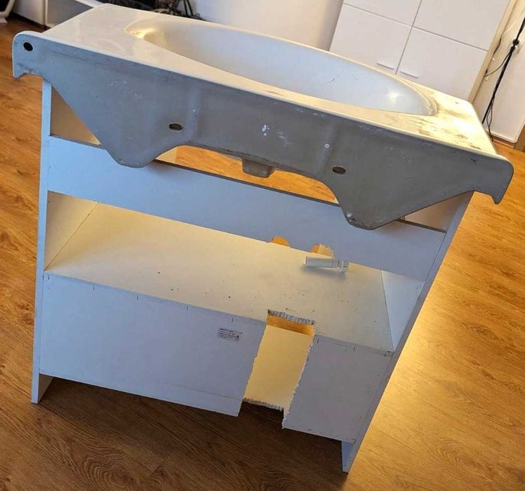 Шкаф за баня от PVC с умивалник