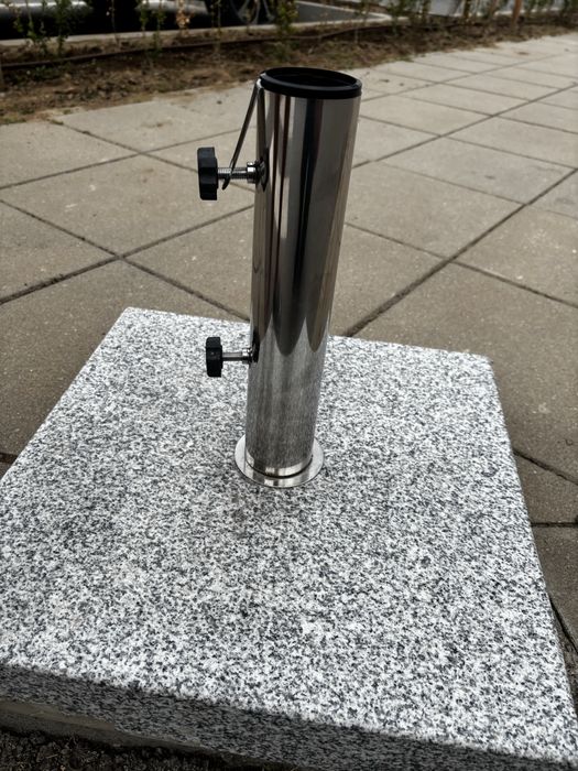 Градински чадър, 3м диаметър + масивна стойка