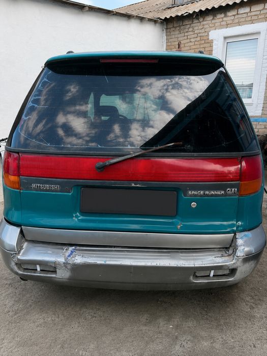 Продам машину Mitsubishi Space Runner