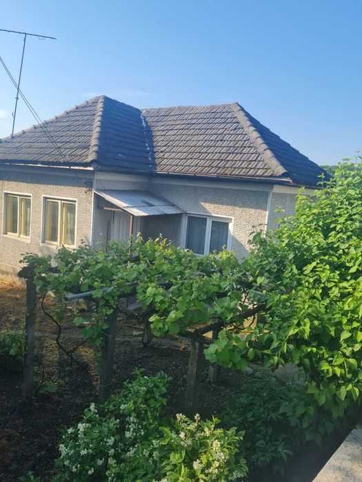 Imobil la 4 km de Rm Valcea in Budesti -Linia