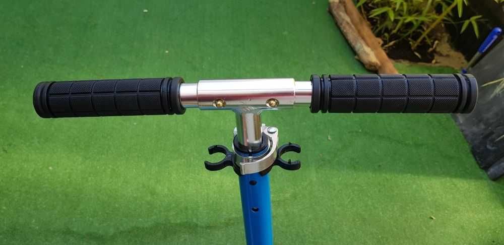 Trotineta plus casca de protectie